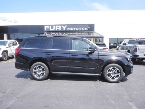 Used 2025 Ford Expedition Active AWD/4WD image 1