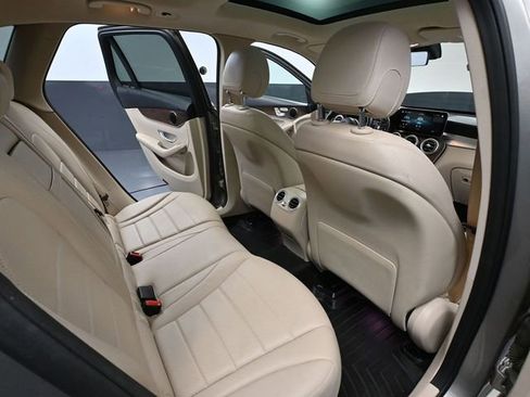 Used 2021 Mercedes-Benz GLC 300 4MATIC image 47