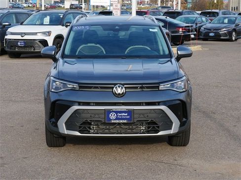Certified 2025 Volkswagen Taos SE image 2