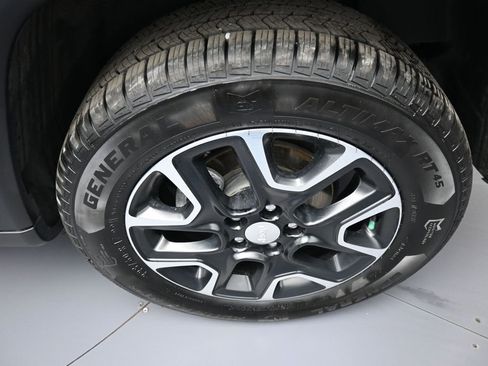 Used 2022 Jeep Compass Latitude w/ Sun and Sound Group AWD/4WD image 15