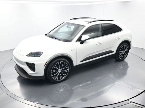 Certified 2024 Porsche Macan 4 Electric image 33