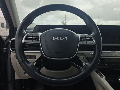 Used 2024 Kia Telluride EX w/ EX Captain's Chair Package image 27