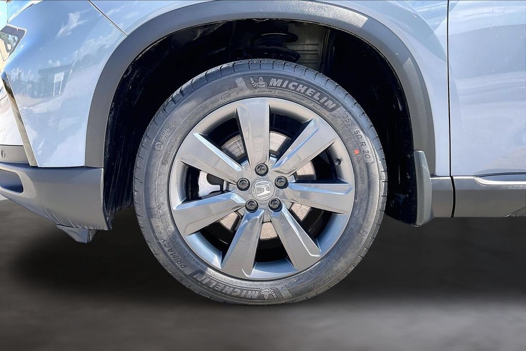 Certified 2025 Honda Pilot Sport image 32