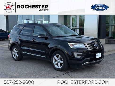Used 2017 Ford Explorer XLT w/ Equipment Group 202A AWD/4WD image 1