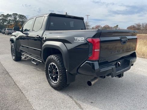 Used 2024 Toyota Tacoma TRD Off-Road image 3