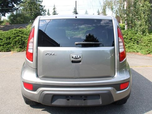 Used 2013 Kia Soul + FWD image 10
