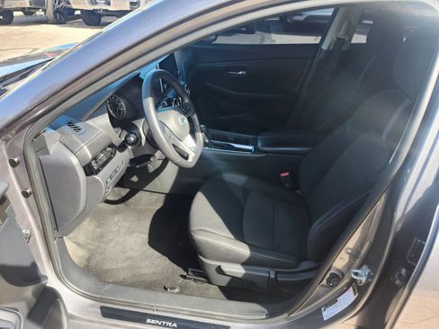 Used 2020 Nissan Sentra SV image 13