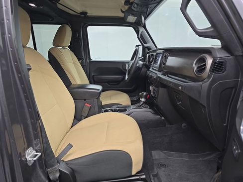 Used 2018 Jeep Wrangler Unlimited Sport S AWD/4WD image 36