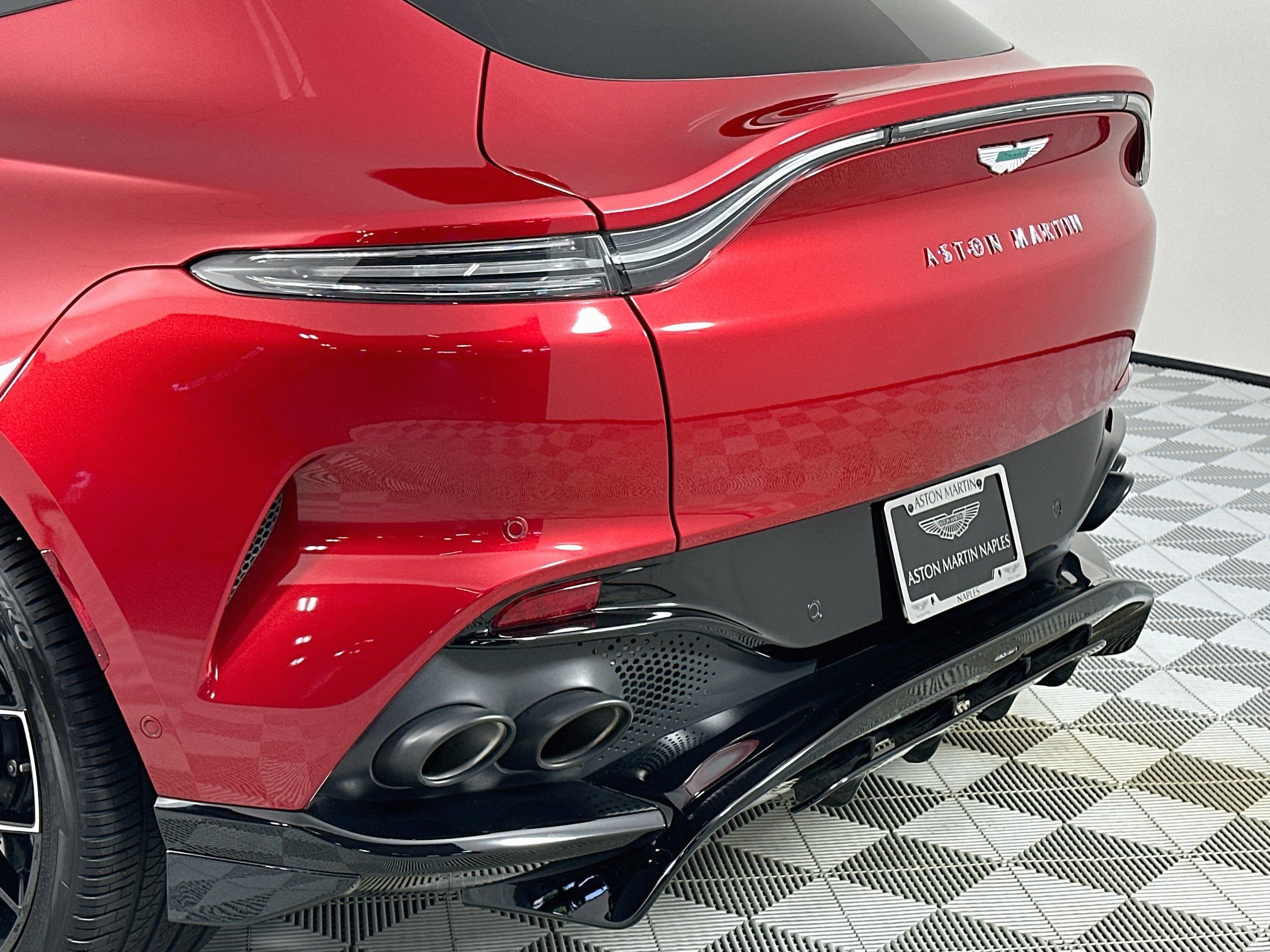 Used 2025 Aston Martin DBX 707 AWD/4WD image 8