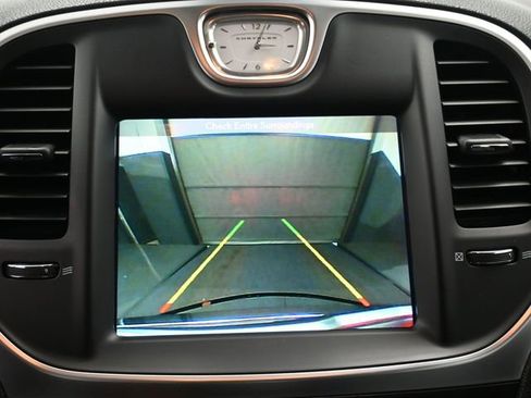 Used 2018 Chrysler 300 Limited w/ Safetytec Plus Group image 18