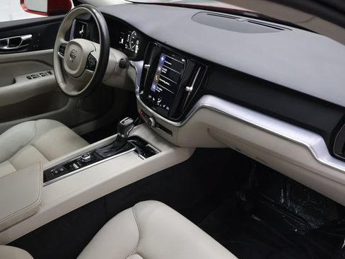 Used 2019 Volvo S60 T5 Momentum w/ Premium Package FWD image 10