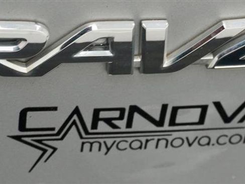 Used 2017 Toyota RAV4 SE image 38