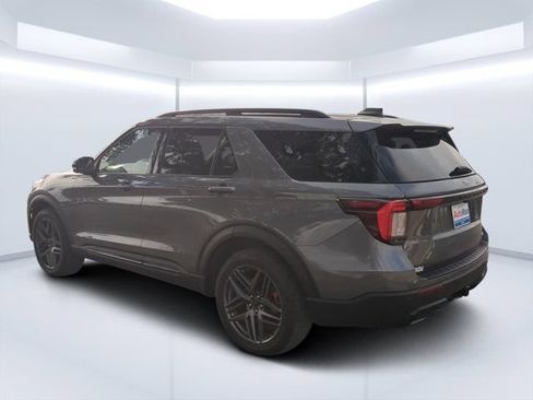 Used 2025 Ford Explorer ST-Line w/ ST-Line Street Pack AWD/4WD image 5