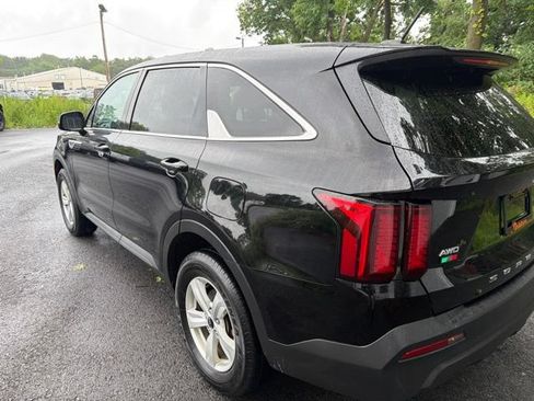 Used 2022 Kia Sorento LX AWD/4WD image 3