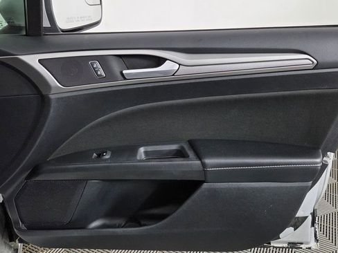 Used 2018 Ford Fusion SE image 31