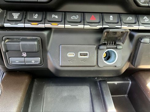 Used 2022 GMC Sierra 3500 Denali AWD/4WD image 17