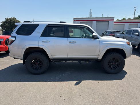 Certified 2018 Toyota 4Runner TRD Off-Road Premium AWD/4WD image 4