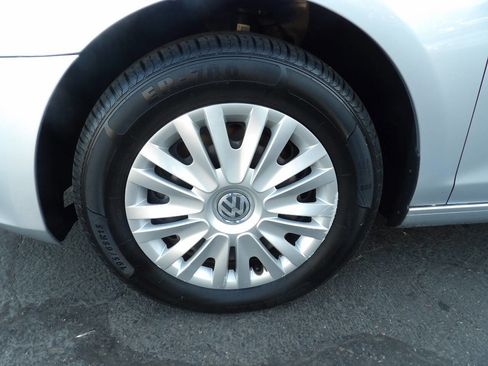 Used 2011 Volkswagen Golf 4-Door image 13