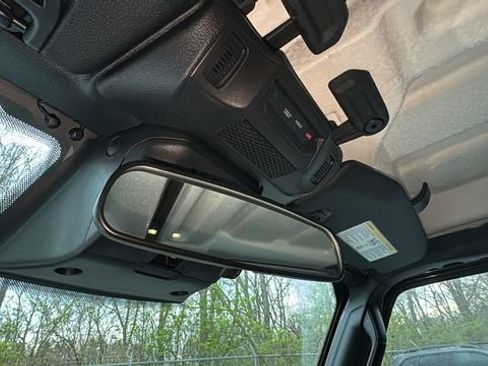 Used 2025 Jeep Wrangler Unlimited Sahara image 26