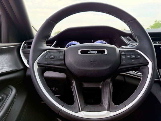 Used 2023 Jeep Grand Cherokee L Laredo AWD/4WD image 21