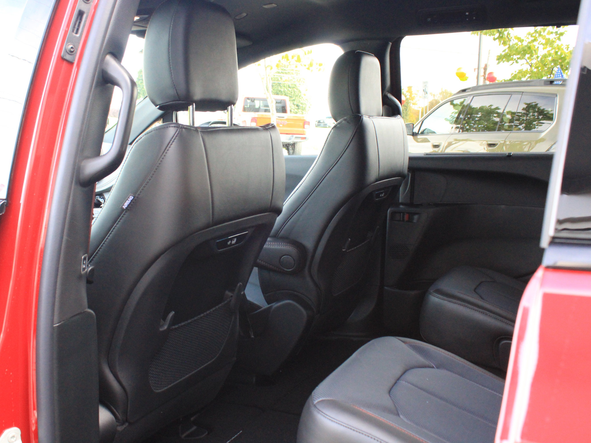 New 2027 Chrysler Pacifica Select FWD image 32