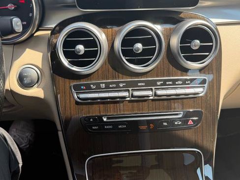 Used 2017 Mercedes-Benz GLC 300 4MATIC image 40