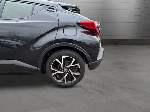 Used 2019 Toyota C-HR XLE image 17