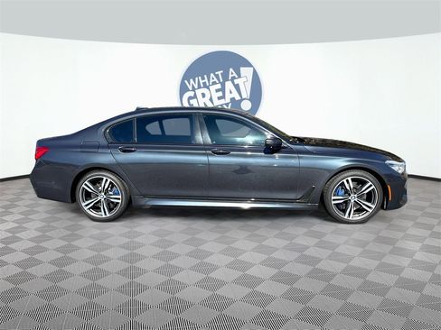 Used 2019 BMW 750i w/ Executive Package image 2