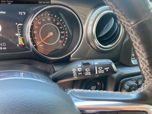 Used 2021 Jeep Wrangler Unlimited Sahara w/ Uconnect 4C Nav & Sound Group AWD/4WD image 26