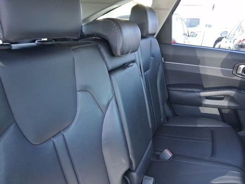 Used 2024 Kia Sorento S image 10