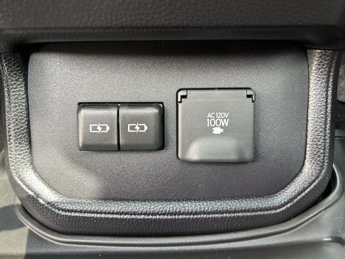 Certified 2024 Toyota Highlander Platinum AWD/4WD image 21