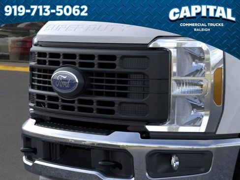 New 2025 Ford F250 XL w/ XL Chrome Package image 17