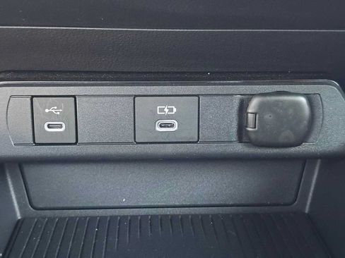 Certified 2026 Toyota Prius XLE FWD image 32