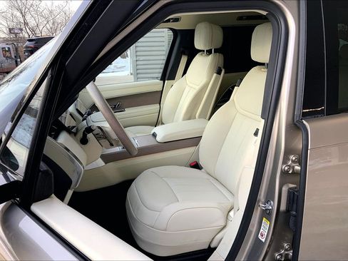 New 2026 Land Rover Range Rover Long Wheelbase SE image 9