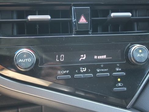 Used 2021 Toyota Camry SE AWD/4WD image 8