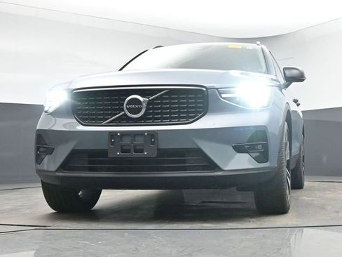 Used 2023 Volvo XC40 B5 Plus w/ Climate Package image 11