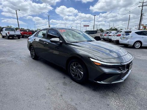 Used 2024 Hyundai Elantra SEL FWD image 4