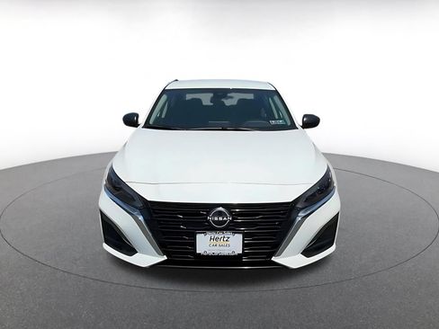Used 2025 Nissan Altima 2.5 SV FWD image 4