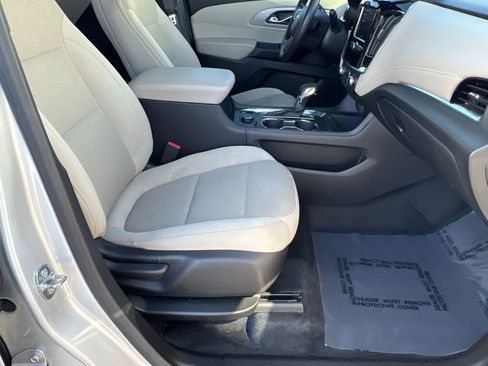 Used 2022 Chevrolet Traverse LS image 26