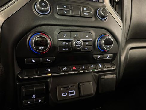 Used 2022 Chevrolet Silverado 2500 LT w/ Midnight Edition image 26