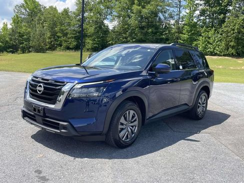 Used 2025 Nissan Pathfinder SV FWD image 5