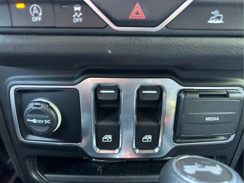 Used 2024 Jeep Wrangler Sport AWD/4WD image 30