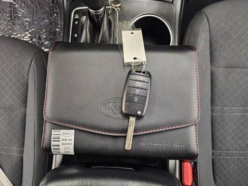 Used 2017 Kia Sorento LX w/ LX Convenience Package image 22