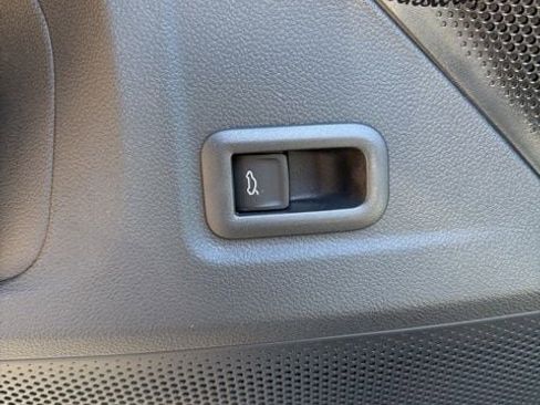 New 2026 Volkswagen Tiguan SE image 18