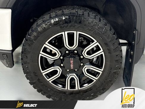 Used 2022 GMC Sierra 2500 AT4 w/ AT4 Preferred Package AWD/4WD image 34