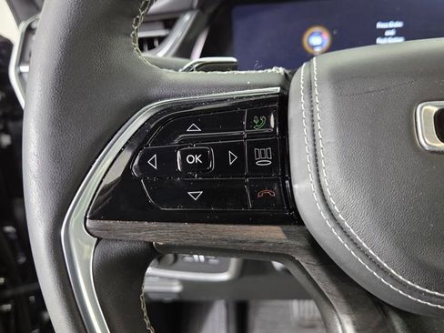 Used 2023 Jeep Grand Cherokee Overland w/ Luxury Tech Group IV image 17