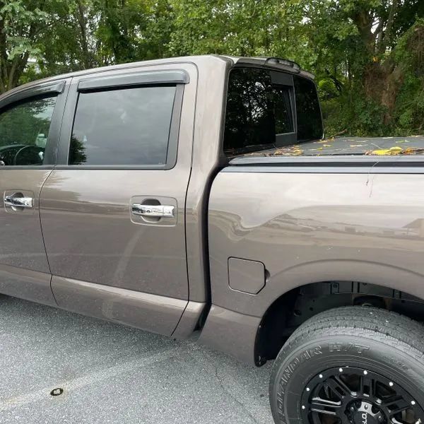 Used 2018 Nissan Titan SV AWD/4WD image 3