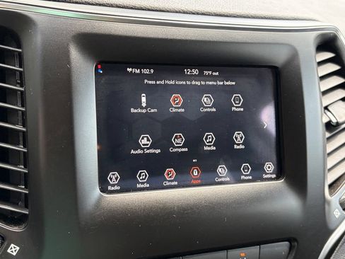 Used 2021 Jeep Cherokee Latitude w/ Mopar Interior Package AWD/4WD image 13