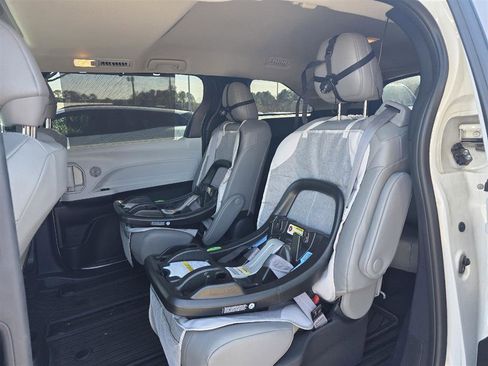 Used 2025 Toyota Sienna XLE w/ XLE Plus Package image 6