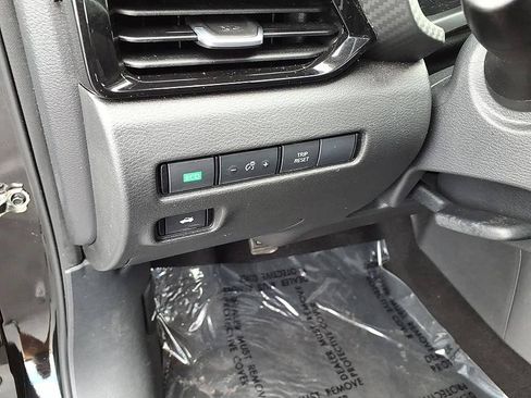 Used 2025 Nissan Sentra SV FWD image 13